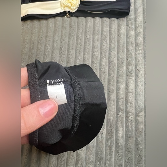 Chic Black and Cream Bikini Set with High-Waisted Bottoms - Picture 4 of 5